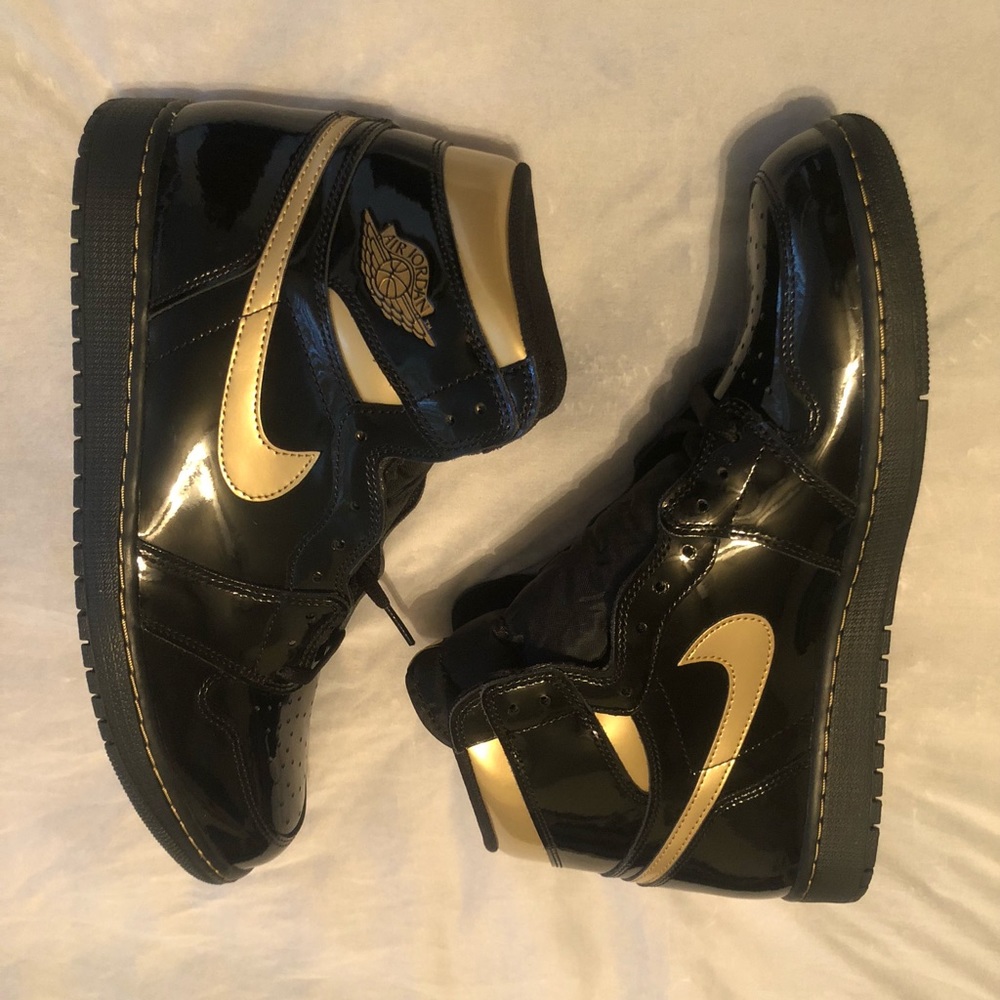 Nike Air Jordan High OG 1 Retro ‘Black Metallic Gold’
